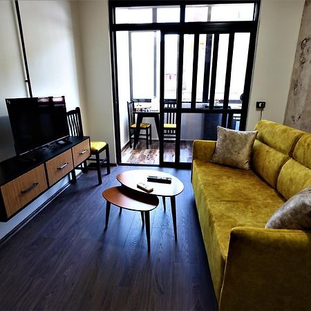 דירות Stylish Studio In The Heart Of Tirana #3 מראה חיצוני תמונה