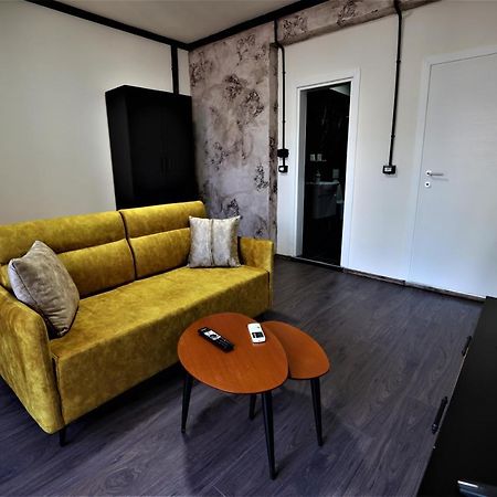 דירות Stylish Studio In The Heart Of Tirana #3 מראה חיצוני תמונה
